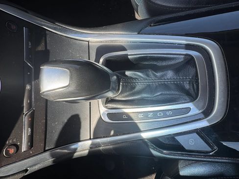 Used 2017 Ford Edge Titanium w/ Technology Package FWD image 16