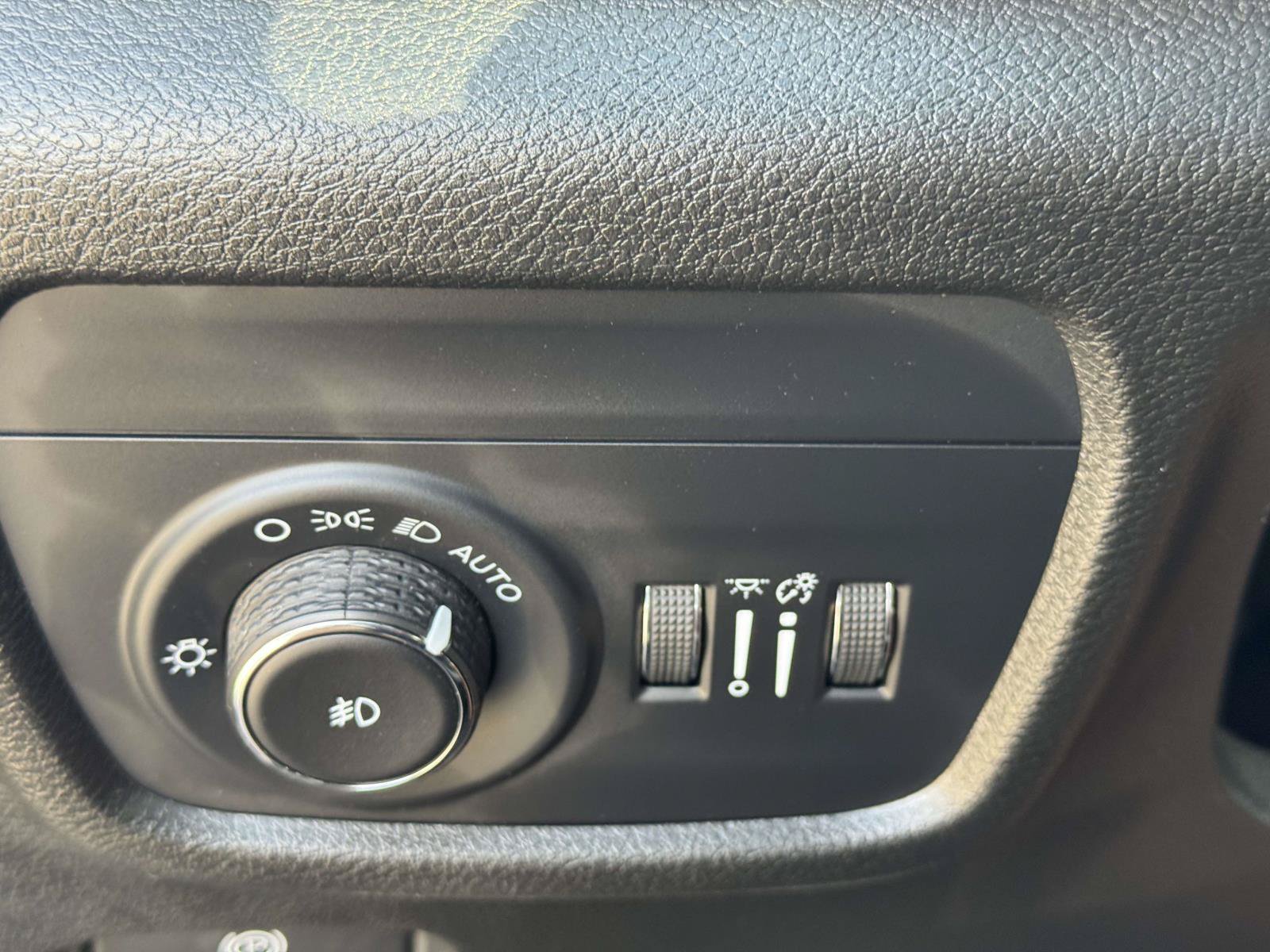 Used 2024 Jeep Grand Cherokee Limited AWD/4WD image 19