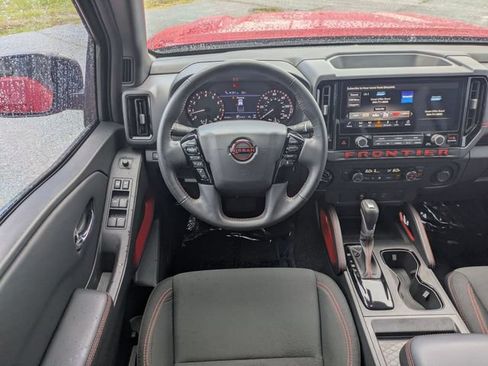 Used 2025 Nissan Frontier PRO-4X AWD/4WD image 30
