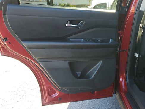 Certified 2022 Nissan Pathfinder SV image 11