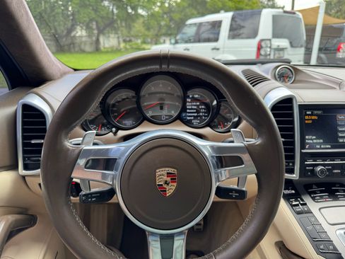 Used 2014 Porsche Cayenne GTS image 7