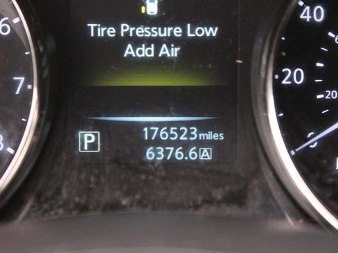 Used 2016 Nissan Rogue SV image 10