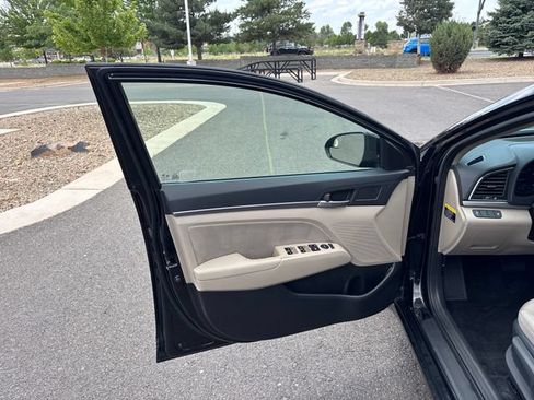 Used 2017 Hyundai Elantra SE FWD image 12