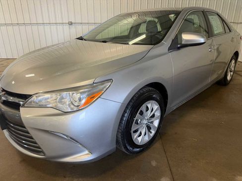 Used 2017 Toyota Camry LE image 6
