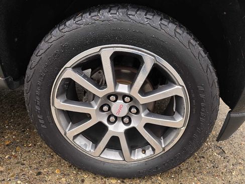 Used 2017 GMC Canyon Denali image 9