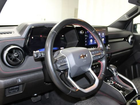 Used 2024 Chevrolet Colorado Z71 w/ Z71 Convenience Package 2 AWD/4WD image 17