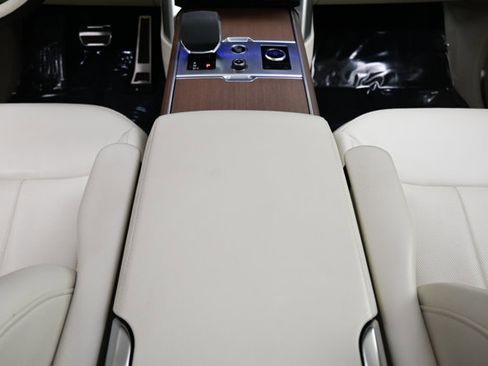 Used 2023 Land Rover Range Rover SE image 9