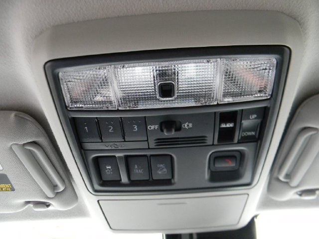 Used 2023 Toyota 4Runner SR5 Premium w/ Moonroof Package AWD/4WD image 18