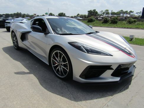 Used 2024 Chevrolet Corvette Stingray Preferred Cpe w/ Z51 Performance Package RWD image 3