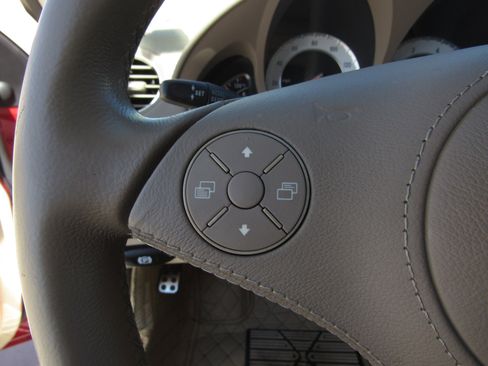 Used 2009 Mercedes-Benz SL 550 image 17