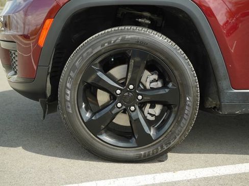 Used 2024 Jeep Grand Cherokee L Laredo image 11