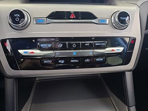 Used 2024 Ford Explorer XLT w/ Class IV Trailer Tow Package image 19