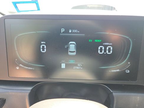 Used 2025 Kia Niro LX FWD image 2