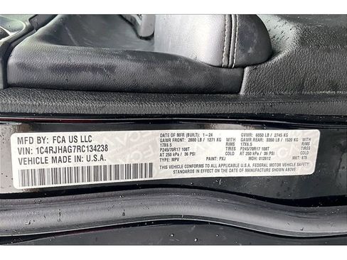 Used 2024 Jeep Grand Cherokee Laredo AWD/4WD image 36