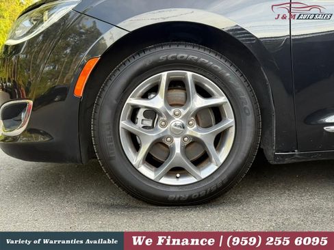 Used 2019 Chrysler Pacifica Limited FWD image 14