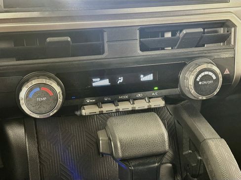 Used 2025 Toyota 4Runner SR5 AWD/4WD image 23