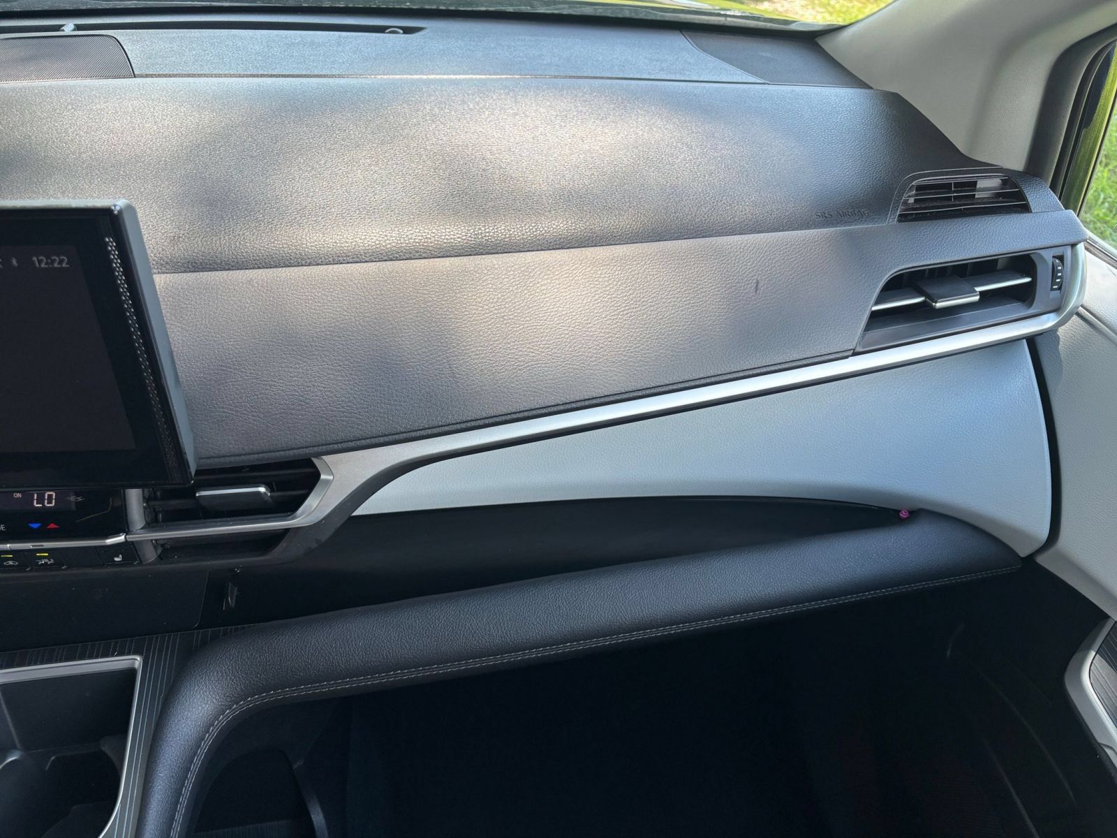 Used 2025 Toyota Sienna XLE FWD image 38