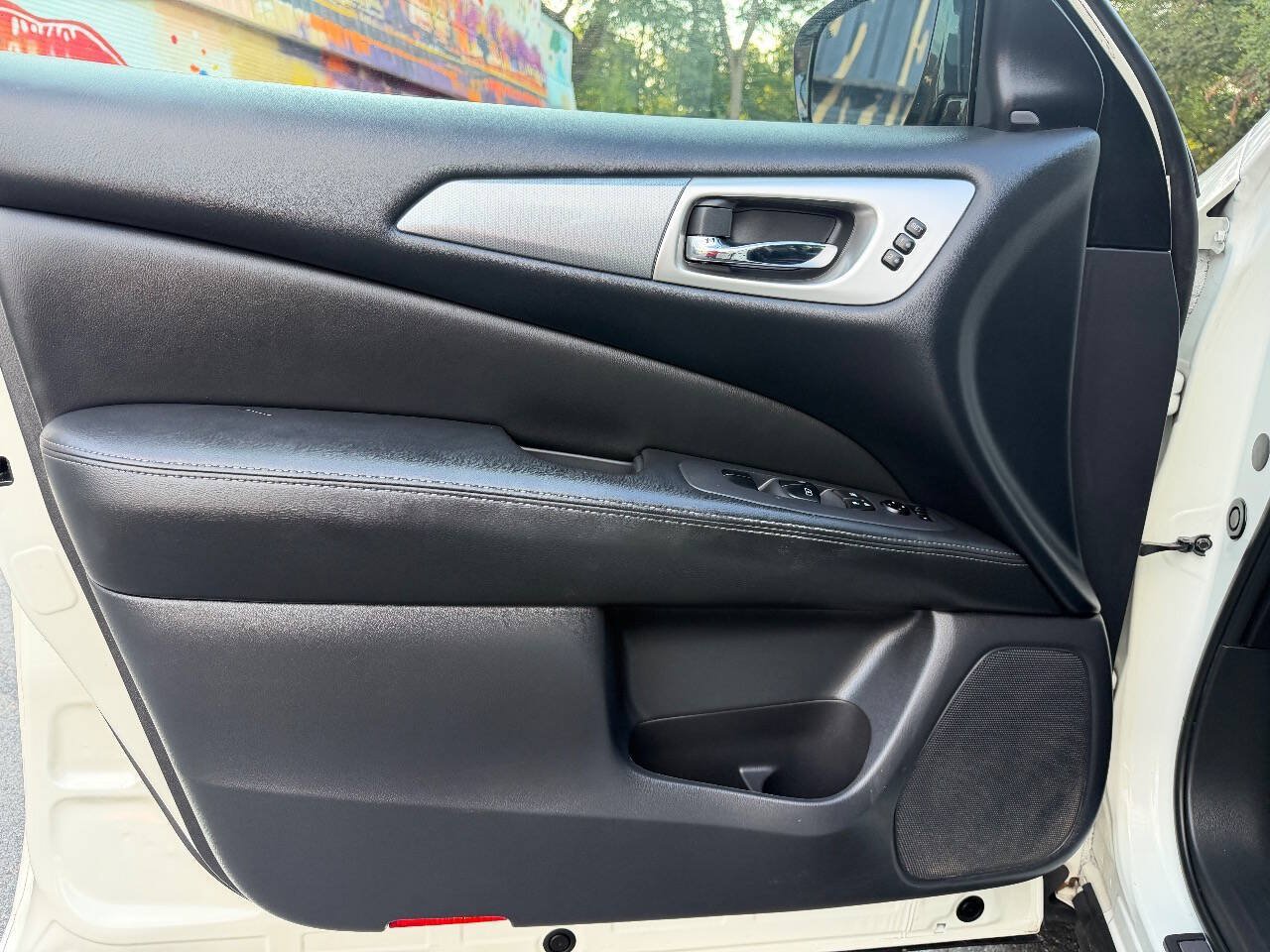 Used 2017 Nissan Pathfinder SL w/ SL Tech Package AWD/4WD image 8