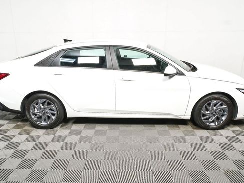Used 2024 Hyundai Elantra SEL FWD image 2