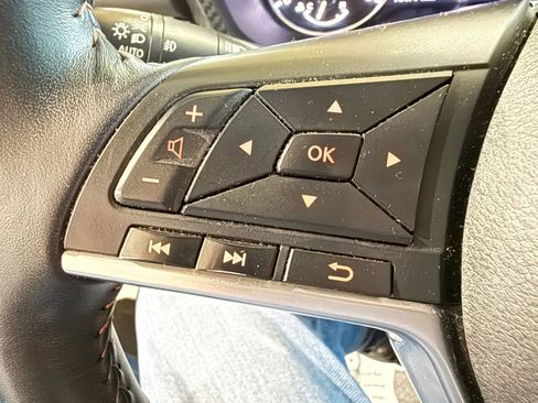 Used 2020 Nissan Sentra SR w/ Trunk Package image 19