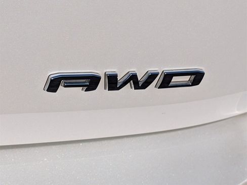 Used 2024 GMC Terrain SLT w/ Infotainment Package II image 18