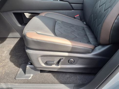 New 2026 Nissan Pathfinder Platinum AWD/4WD image 11