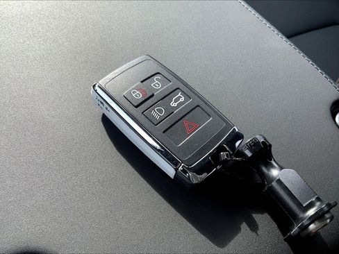 Used 2025 Land Rover Defender 110 S image 13