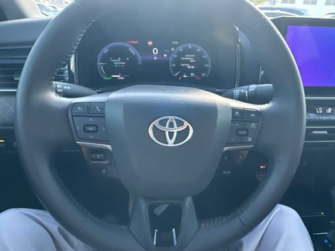 Used 2025 Toyota Camry XLE FWD image 14