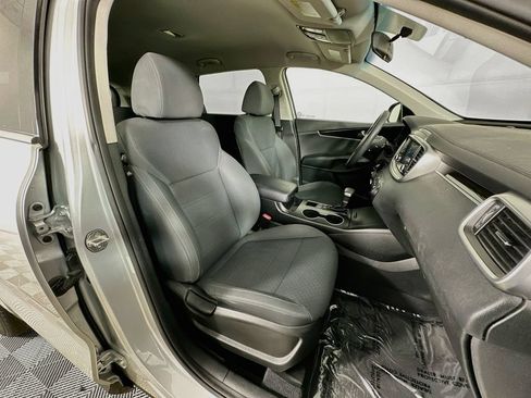 Used 2020 Kia Sorento FWD V6 image 32