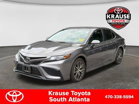 Used 2024 Toyota Camry SE w/ Convenience Package FWD image 3