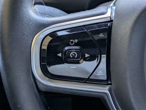 Used 2016 Volvo XC90 T6 Momentum w/ Momentum Plus Package image 35