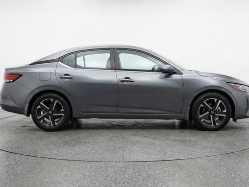 Used 2025 Nissan Sentra SV image 11