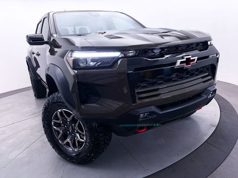 Used 2023 Chevrolet Colorado ZR2 w/ ZR2 Convenience Package III AWD/4WD image 9