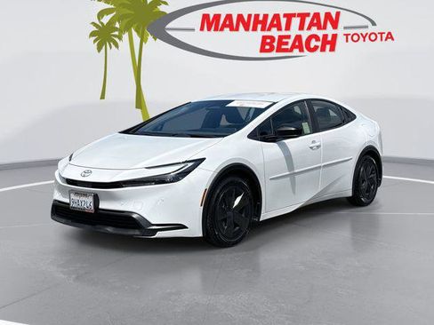 Certified 2023 Toyota Prius LE FWD image 1