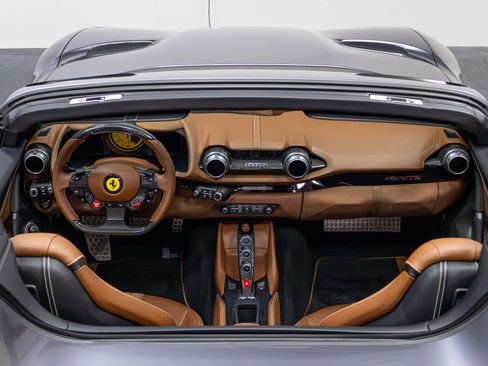 Used 2021 Ferrari 812 GTS image 14