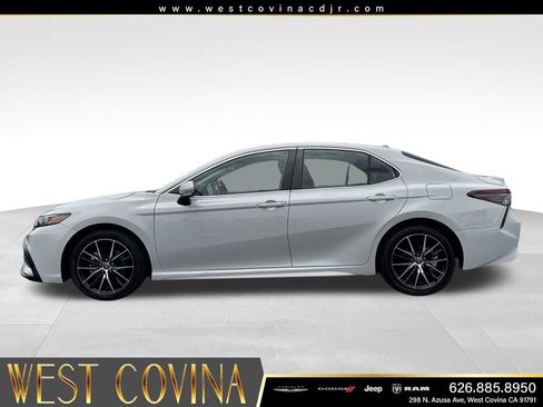 Used 2024 Toyota Camry SE FWD image 6
