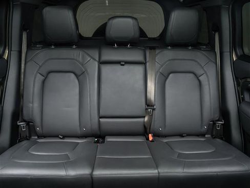 Used 2023 Land Rover Defender 110 SE image 14