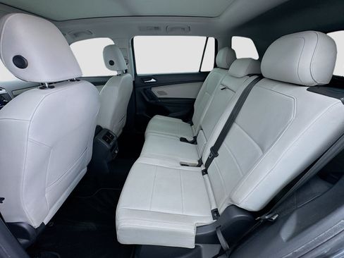 Used 2020 Volkswagen Tiguan SE w/ Panoramic Sunroof Package FWD image 16