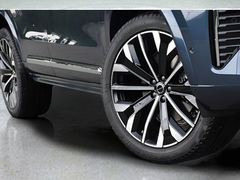 New 2026 Volvo XC90 B6 Plus w/ Protection Package Premier image 9