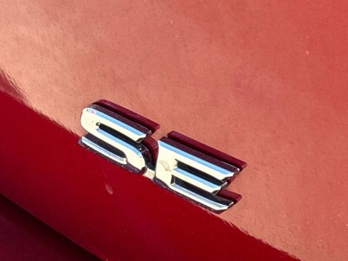 Used 2024 Toyota Camry SE image 10