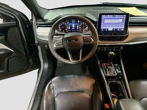 Used 2023 Jeep Compass Limited image 23