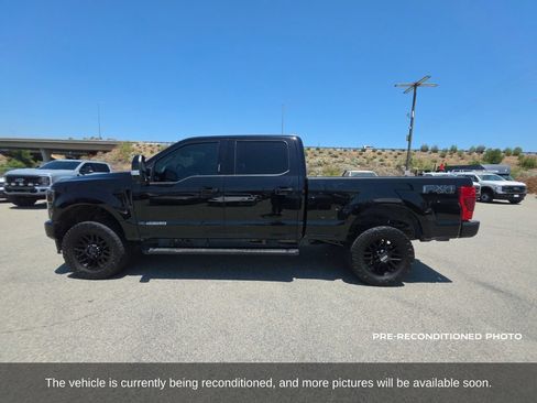 Used 2022 Ford F250 Lariat w/ Black Appearance Package AWD/4WD image 9