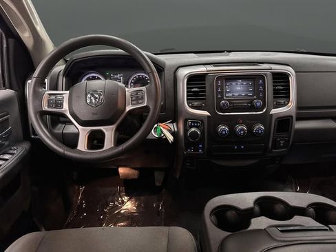 Used 2022 RAM 1500 Classic SLT image 5