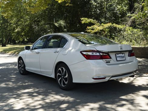 Used 2016 Honda Accord EX image 7