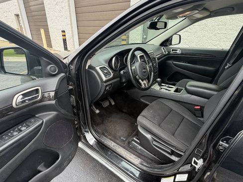 Used 2012 Jeep Grand Cherokee Laredo AWD/4WD image 9