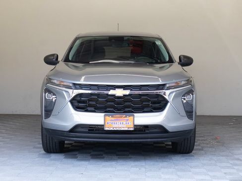 Used 2024 Chevrolet Trax LS w/ Driver Confidence Package FWD image 5
