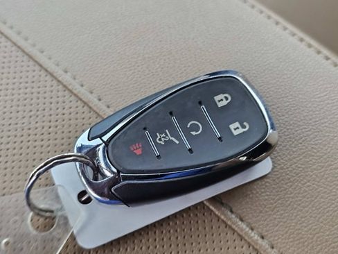 Used 2022 Chevrolet Traverse Premier FWD image 33