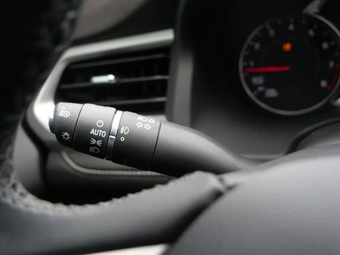 Used 2023 GMC Acadia SLT w/ Elevation Edition image 22