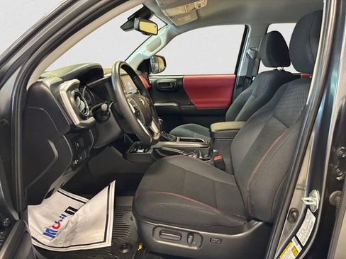 Used 2022 Toyota Tacoma SR5 AWD/4WD image 10
