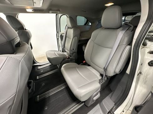 Used 2021 Toyota Sienna XLE w/ XLE Plus Package image 20
